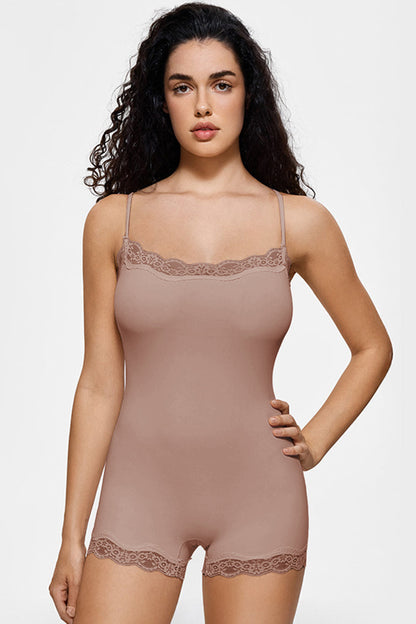 Mono de mujer con tirantes de espagueti, encaje en la parte superior y juego transpirable