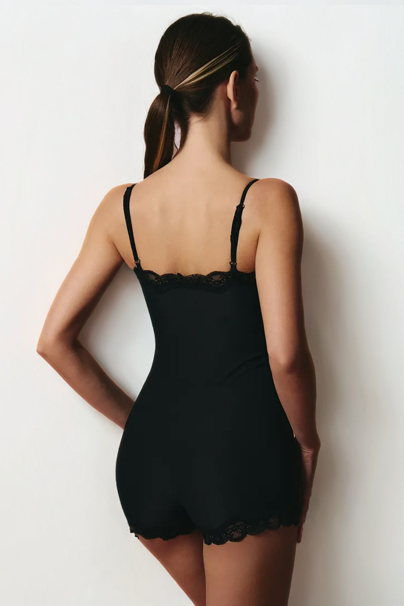 Mono de mujer con tirantes de espagueti, encaje en la parte superior y juego transpirable